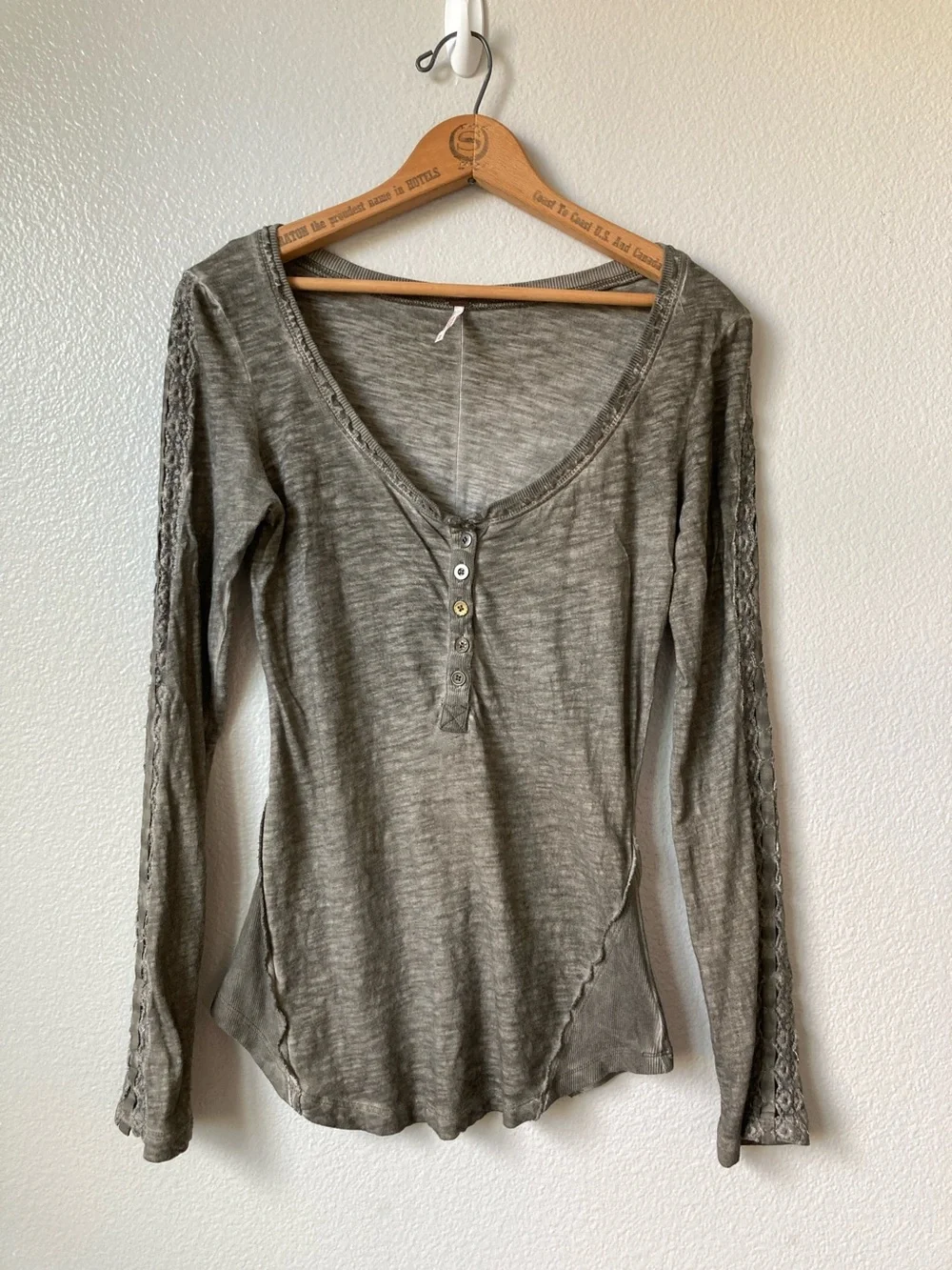 Free People Y2k Olive Mineral Wash Henley Scoopneck Crochet Ribbon sleeves sz M